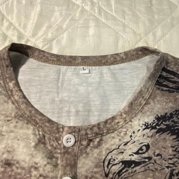 Eagle on sleeve Henly shirt Large - Picture 2 of 3